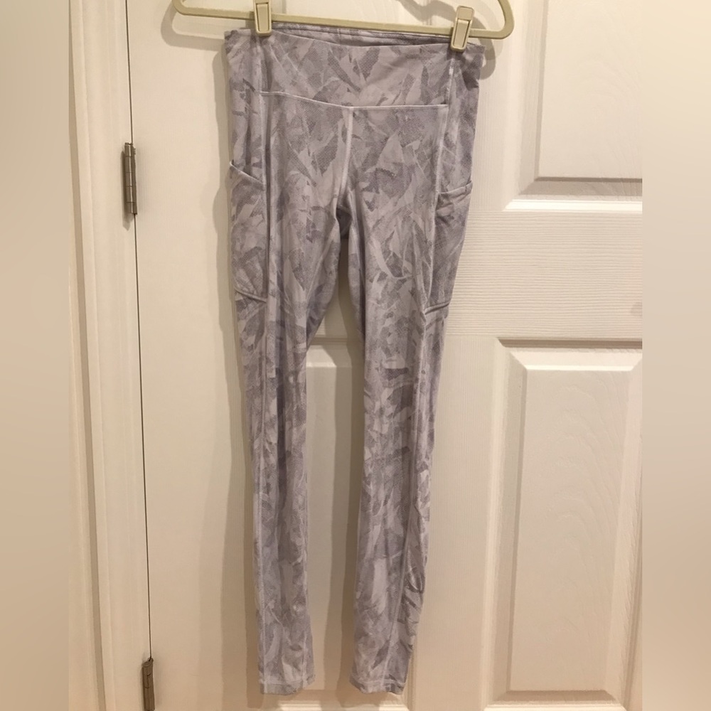 Lululemon leggings size 6